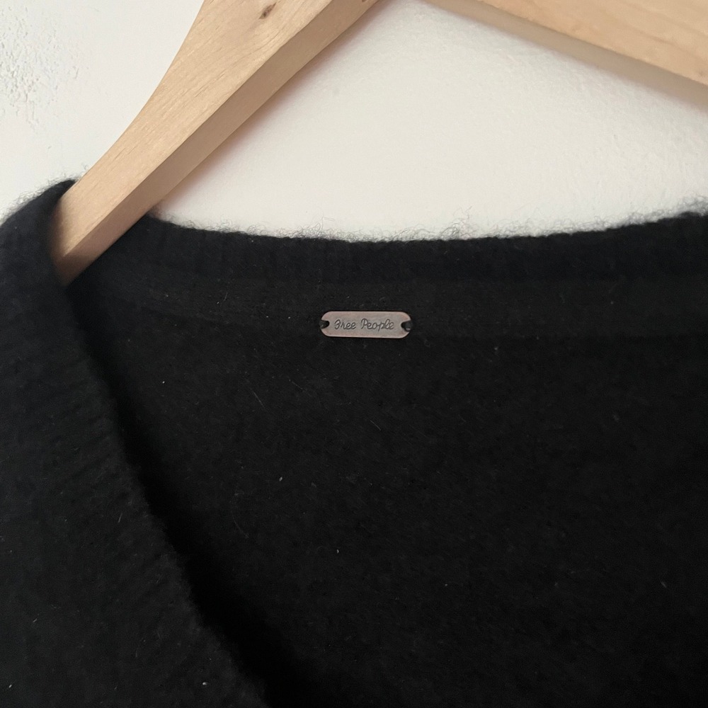 Free People Black 100% Cashmere Cropped V-Neck Sweater Long Sleeve OB1517590 - Picture 2 of 8